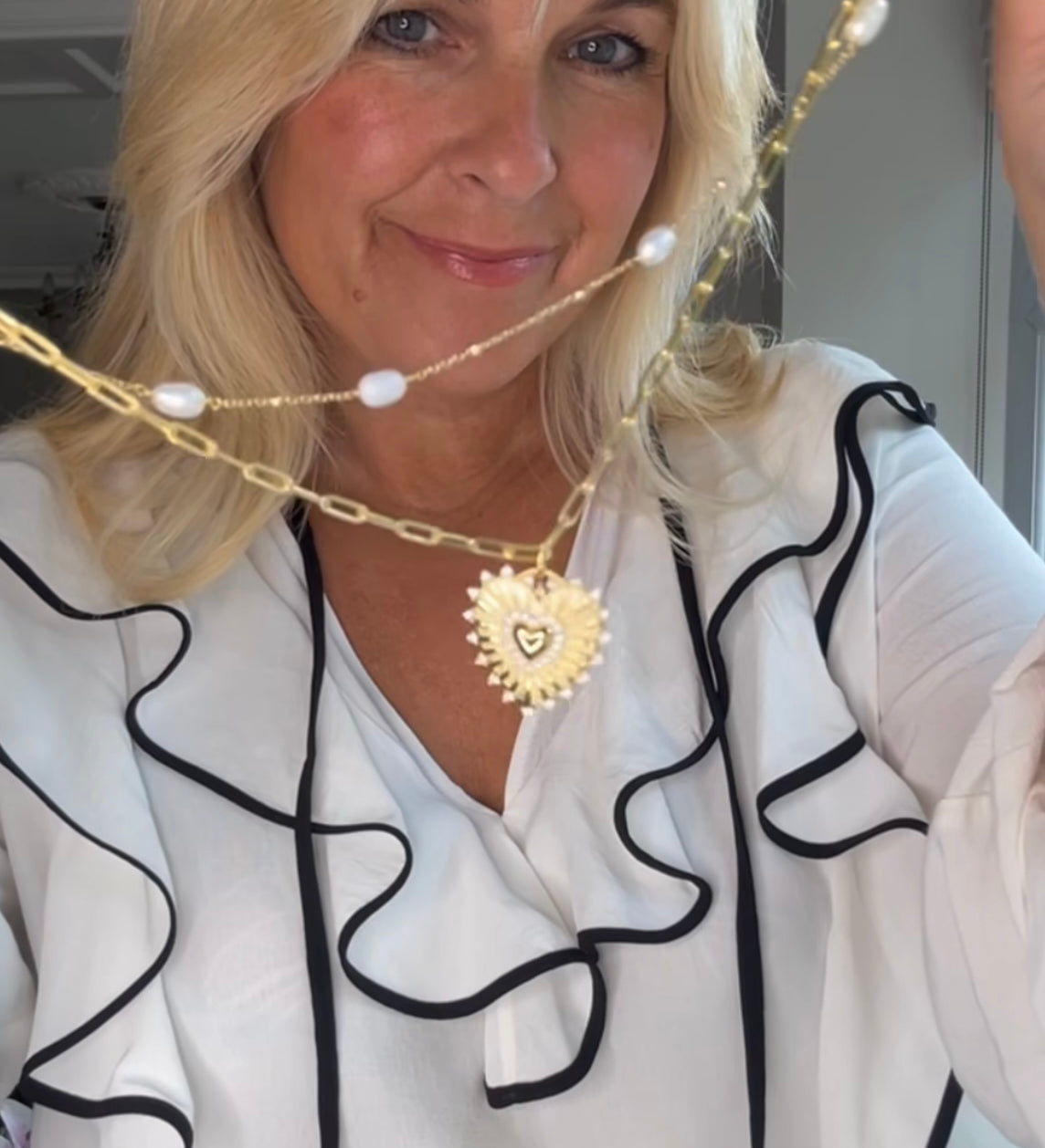 La Pearla Choker