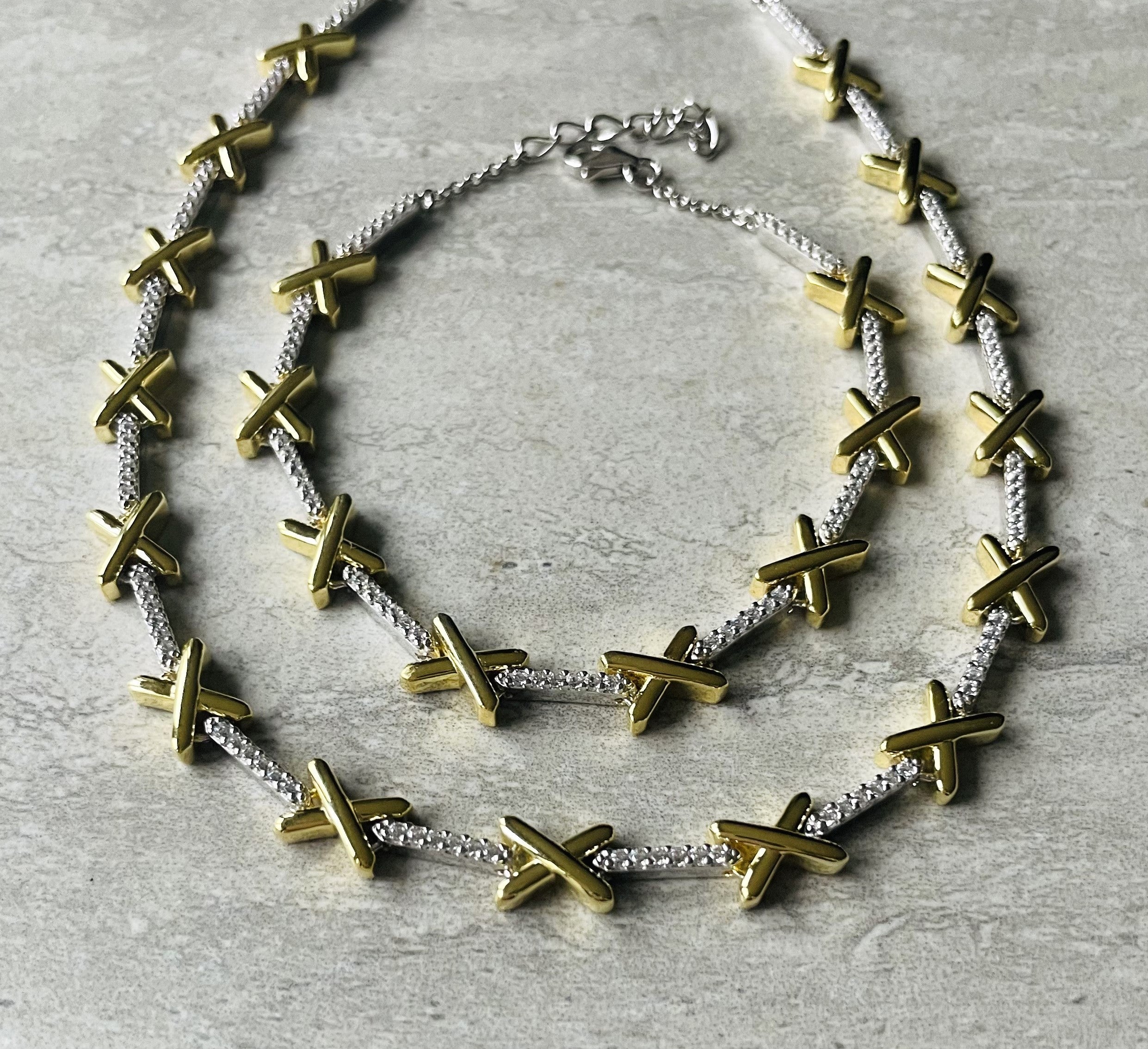 Kiss Bracelet